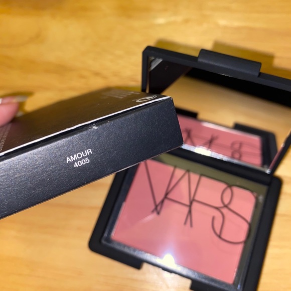 NARS Blush - Amour - Picture 3 of 3